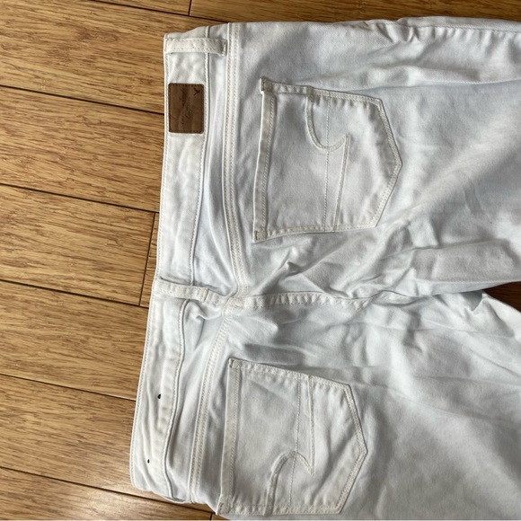 American Eagle Stretchy White Skinny Straight Leg Jeans Size 14 Short - Picture 4 of 5